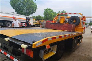 昭通附近拖车电话号码服务