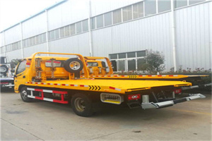 昭通附近拖车救援搭电